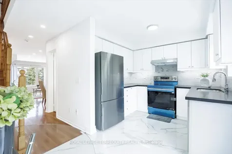 5030 Heatherleigh Avenue Mississauga ON L5V 2G7