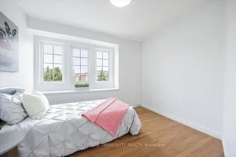 5030 Heatherleigh Avenue Mississauga ON L5V 2G7