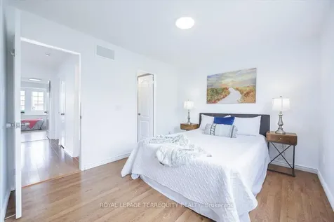 5030 Heatherleigh Avenue Mississauga ON L5V 2G7
