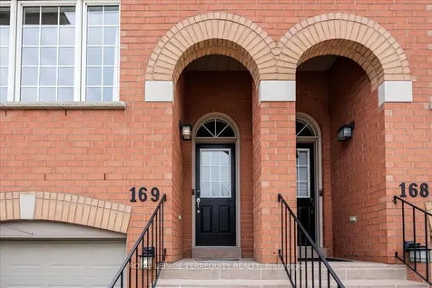 5030 Heatherleigh Avenue Mississauga ON L5V 2G7
