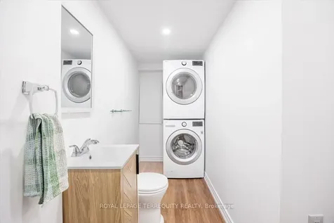5030 Heatherleigh Avenue Mississauga ON L5V 2G7