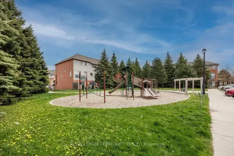 5030 Heatherleigh Avenue Mississauga ON L5V 2G7