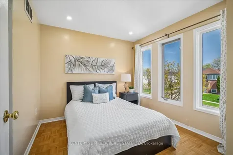 421 Levanna Lane Oakville ON L6H 6B8