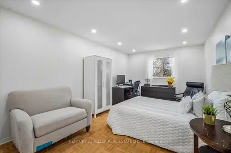 421 Levanna Lane Oakville ON L6H 6B8