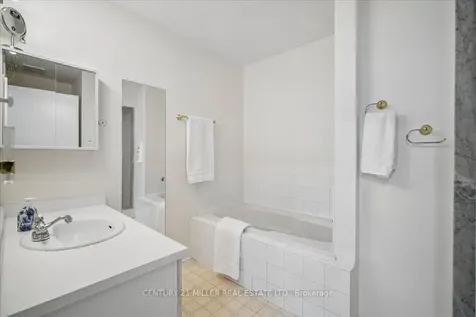421 Levanna Lane Oakville ON L6H 6B8