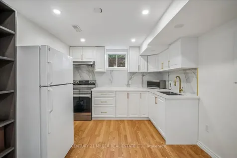 421 Levanna Lane Oakville ON L6H 6B8