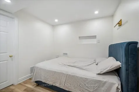 421 Levanna Lane Oakville ON L6H 6B8