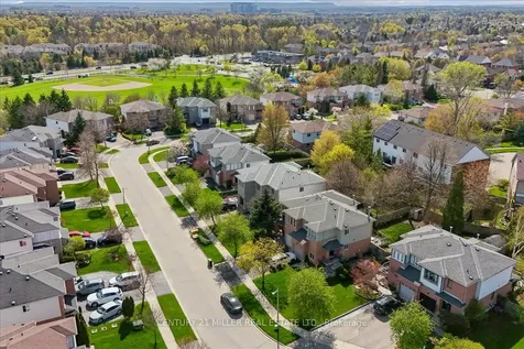 421 Levanna Lane Oakville ON L6H 6B8