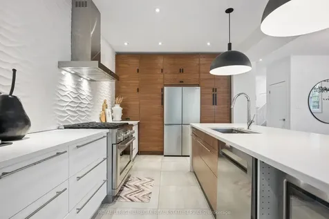 518 Hager Avenue Burlington ON L7S 1P3
