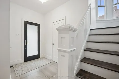 518 Hager Avenue Burlington ON L7S 1P3