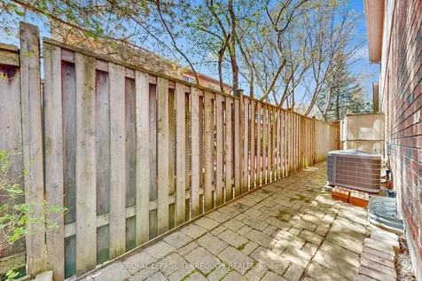 3076 Lakeshore Road W Oakville ON L6L 1J2