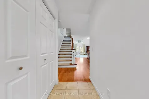 3076 Lakeshore Road W Oakville ON L6L 1J2