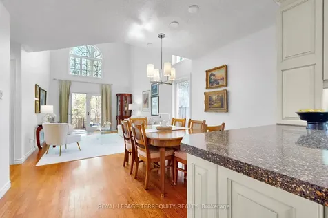 3076 Lakeshore Road W Oakville ON L6L 1J2