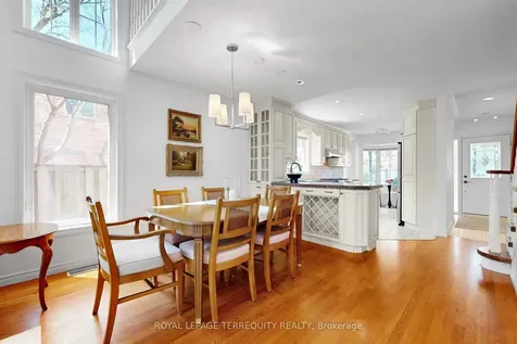 3076 Lakeshore Road W Oakville ON L6L 1J2
