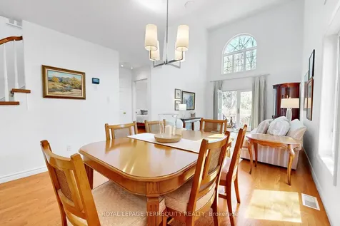 3076 Lakeshore Road W Oakville ON L6L 1J2