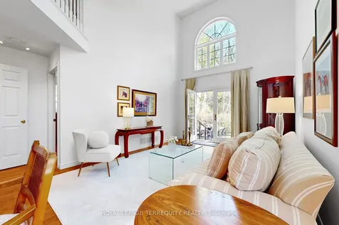 3076 Lakeshore Road W Oakville ON L6L 1J2