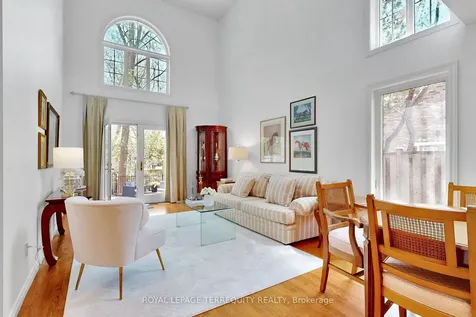 3076 Lakeshore Road W Oakville ON L6L 1J2