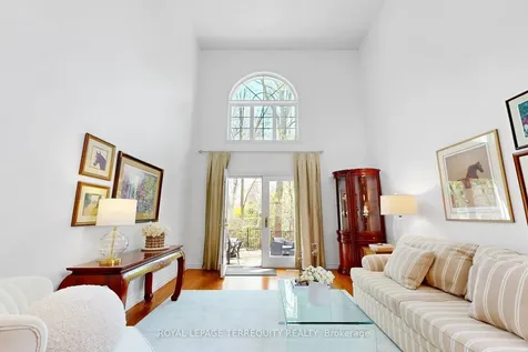 3076 Lakeshore Road W Oakville ON L6L 1J2