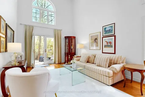 3076 Lakeshore Road W Oakville ON L6L 1J2