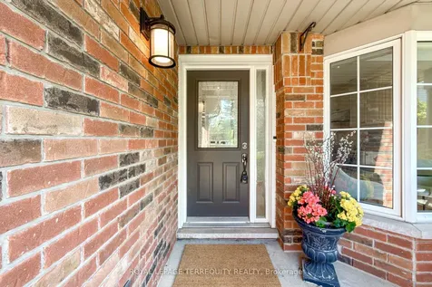 3076 Lakeshore Road W Oakville ON L6L 1J2