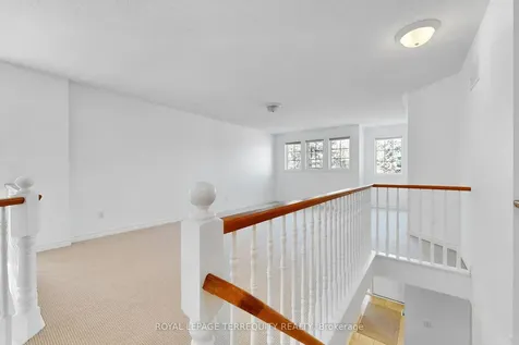 3076 Lakeshore Road W Oakville ON L6L 1J2
