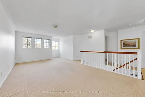3076 Lakeshore Road W Oakville ON L6L 1J2