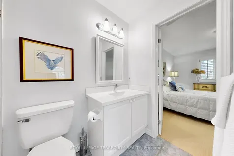 3076 Lakeshore Road W Oakville ON L6L 1J2