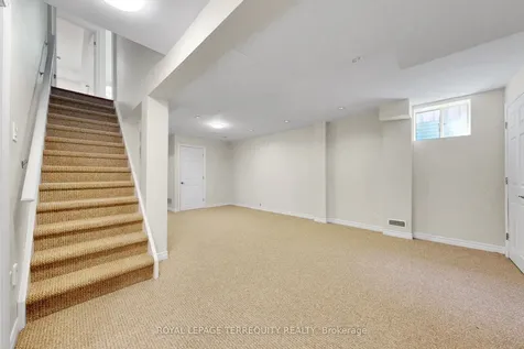 3076 Lakeshore Road W Oakville ON L6L 1J2
