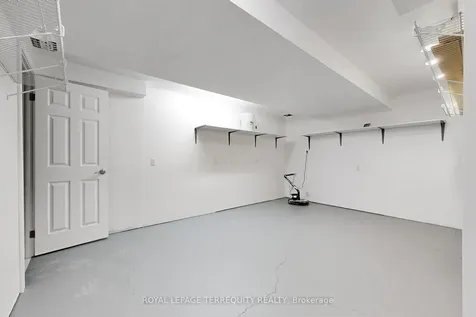 3076 Lakeshore Road W Oakville ON L6L 1J2