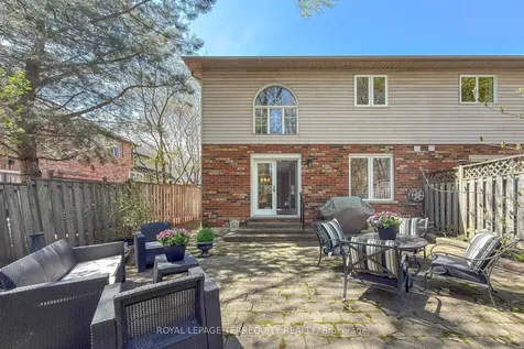 3076 Lakeshore Road W Oakville ON L6L 1J2
