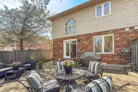 3076 Lakeshore Road W Oakville ON L6L 1J2