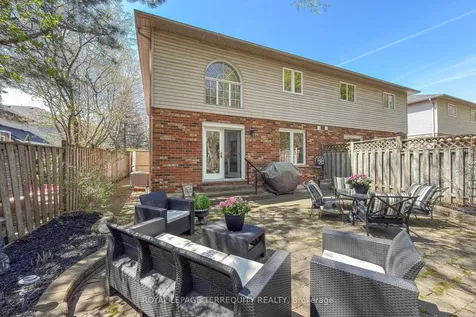3076 Lakeshore Road W Oakville ON L6L 1J2