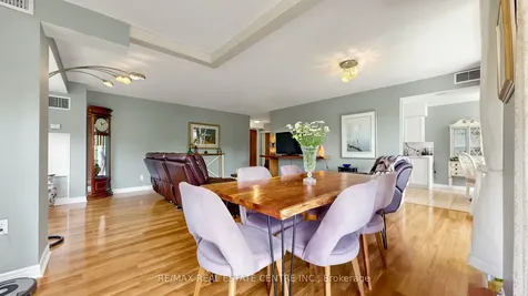 156 Enfield Place Mississauga ON L5B 4L8