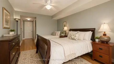 156 Enfield Place Mississauga ON L5B 4L8