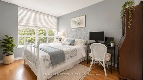 156 Enfield Place Mississauga ON L5B 4L8