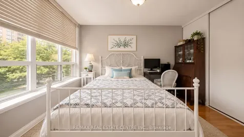 156 Enfield Place Mississauga ON L5B 4L8