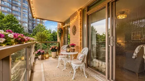 156 Enfield Place Mississauga ON L5B 4L8