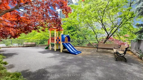 156 Enfield Place Mississauga ON L5B 4L8