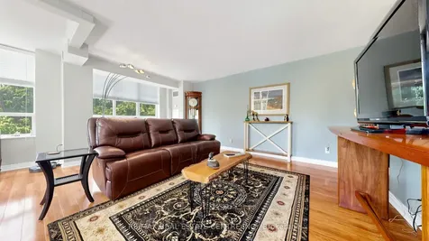 156 Enfield Place Mississauga ON L5B 4L8