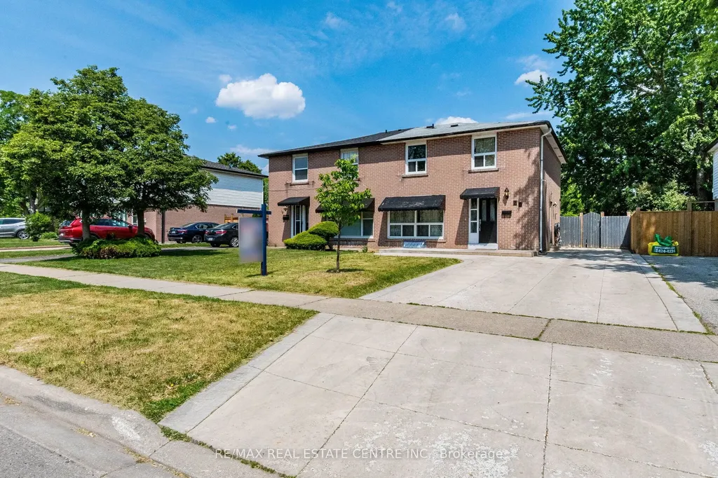 20 Earnscliffe Circle Brampton ON L6T 2B2