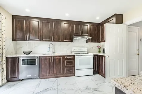 20 Earnscliffe Circle Brampton ON L6T 2B2