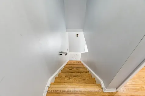 20 Earnscliffe Circle Brampton ON L6T 2B2