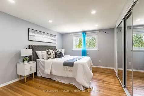 20 Earnscliffe Circle Brampton ON L6T 2B2