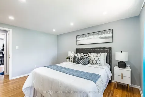 20 Earnscliffe Circle Brampton ON L6T 2B2