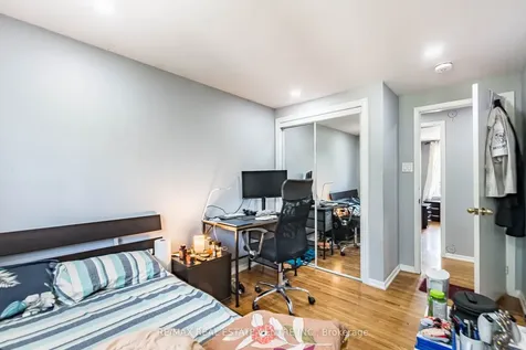 20 Earnscliffe Circle Brampton ON L6T 2B2