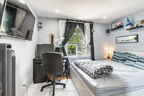 20 Earnscliffe Circle Brampton ON L6T 2B2