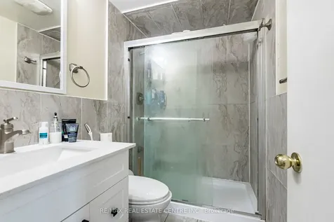 20 Earnscliffe Circle Brampton ON L6T 2B2
