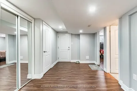 20 Earnscliffe Circle Brampton ON L6T 2B2