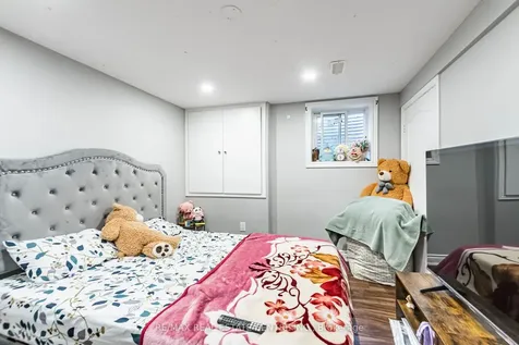 20 Earnscliffe Circle Brampton ON L6T 2B2