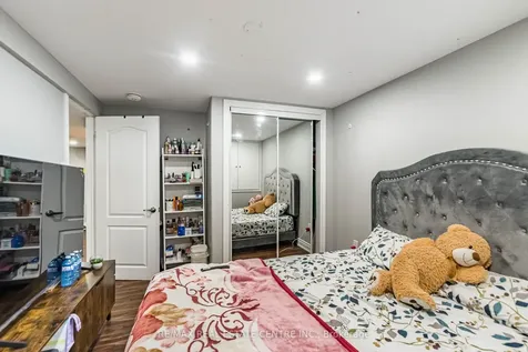 20 Earnscliffe Circle Brampton ON L6T 2B2